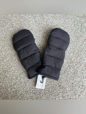 Lululemon Wunder Puff Mittens